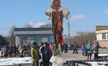 На Білопільщині провели зиму: фото і відео репортажі