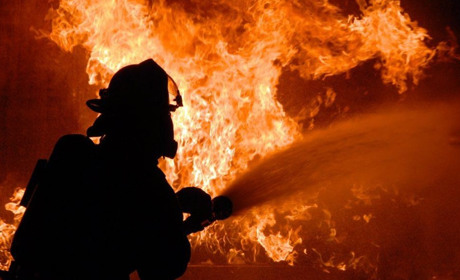 В Троїцькому через пожежу згоріла будівля