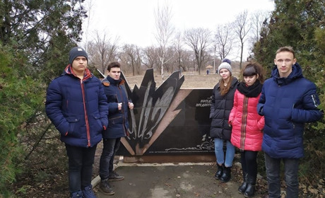 Учні попаснянської школи дослідили історію пам’ятників міста та створили свій сайт