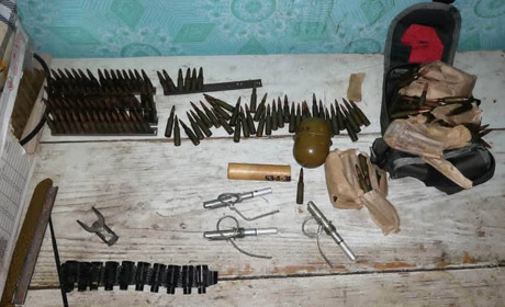 Вдома тримав гранати та патрони: на Лозівщині затримали чоловіка, що продавав зброю