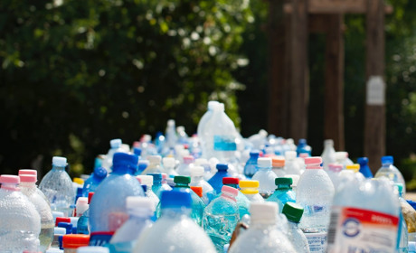 Небепечний пластик: чому Держпродупоживслужба не радить добропільцям купувати молоко на ринках