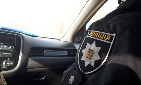 Вони цілодобово бережуть спокій громадян та вірять у забобони: день з лозівськими правоохоронцями