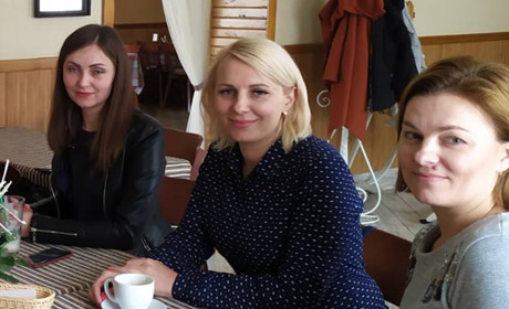 Кава з Сабліною: в Первомайську жінки під керівництвом психолога навчалися бути щасливими
