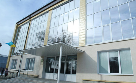 У Лозівській ДЮСШ «Юність» цьогоріч з’явиться ліфт для людей з особливими потребами