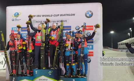 Збірна України з біатлону, у складі якої наш земляк Руслан Ткаленко, - срібні призери кубку світу!