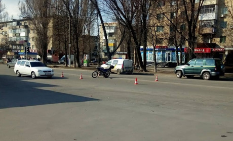 ДТП на проспекті Перемоги: у Лозовій пішохід не розминувся з мопедом