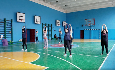 У Лозовій Міжнародний жіночий день зустріли комплексним фітнес тренуванням