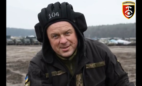 Як чоловіки тридцятки вітають жінок зі святом