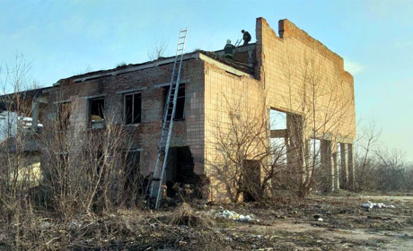 У Золотоноші рятувальники зняли з даху 13-річну дівчину