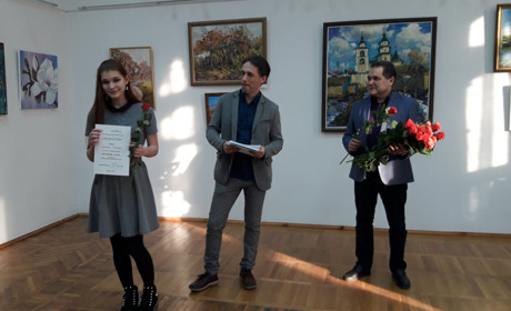 Живопис, батік та керамічна глазур: у Шостці відкрилася виставка «Весняний капіж»