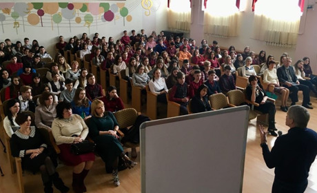 Ігор Насалик провів урок з квантової фізики та інформаційних технологій  у Калуській гімназії