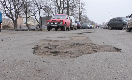Знову перекриють: частину дороги по вулиці Привокзальна у Лозовій визнали аварійно-небезпечною