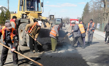 У Переяславі майже на місяць раніше почали ремонтувати дороги