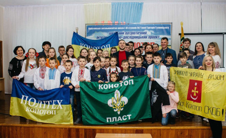 Фронтмен гурту «Антитіла» спілкувався з молоддю про «Пласт» та створення його осередку у Конотопі