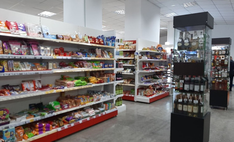 Продуктів у магазинах Кіцманя достатньо, а в області закривають ринки і торгово-розважальні центри