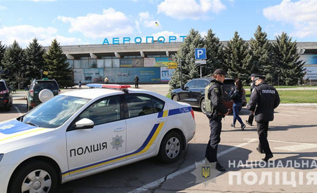 Херсонская полиция не дала вывезти за границу коробки с респираторными масками