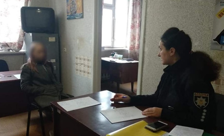 Поліцейські поклали край небезпечним прогулянкам підлітків по даху багатоповерхівки