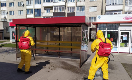 У Старокостянтинові продезінфікували місцевий ринок, зупинки  та примішення масового скупчення людей