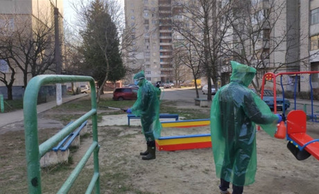 Поради лікаря-інфекціоніста, як поводитись під час карантину на вулиці, в магазині і вдома