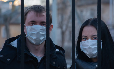 Коронавірусу все одно, скільки вам років. Що важливо знати молоді про самоізоляцію