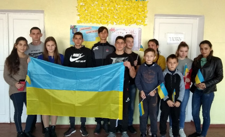 У школи волноваського району закупили оснащення для кабінетів нацменшин та 2 тонни фарби