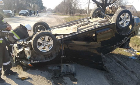 ДТП у Заводському: водій, не впоравшись з кермуванням, зазнав серйозних травм (фото, відео)