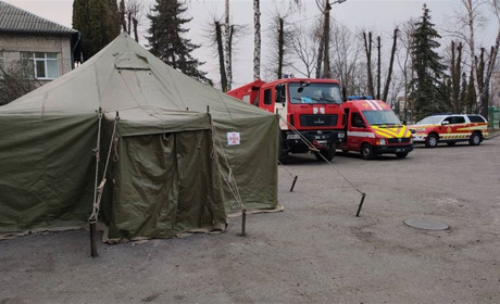 Намети для хворих: рятувальники допомагатимуть медикам