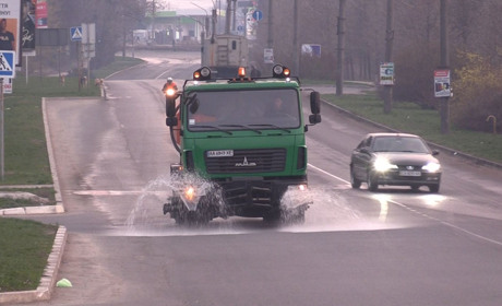 З 5:30 ранку уманські комунальники миють та дезінфікують місто