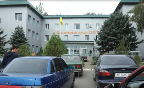 У Волноваській центральній районній лікарні придбали меблів на 400 тисяч гривень, уникаючи тендеру