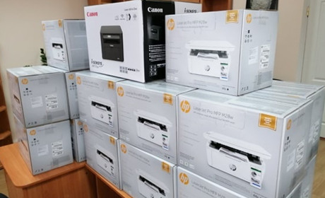 У Старокостянтинівську лікарню привезли 20 ноутбуків та 20 принтерів