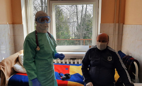 Хворий на коронавірус житель Кіцманщини розповів, як себе почуває. Він звернувся до лікарів вчасно