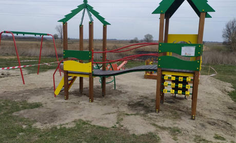 Дітям чотирьох сіл ігрові майданчики подарувало підприємство «Стейкагро»