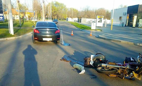 Авто против мото: ДТП на перекрестке