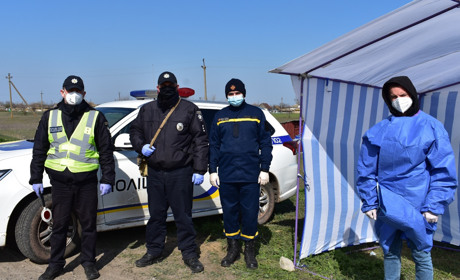 В Нижньосірогозькому районі на трасі М-14 цілодобово функціонує карантинно-медичний пост