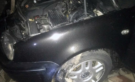 У Лашківці невідомий підпалив автомобіль на подвір’ї домогосподарства