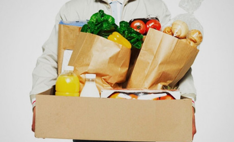 Купити продукти, ліки та сплатити комуналку: літнім людям допомагатимуть активісти
