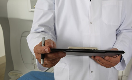 У Старокостянтинівській лікарні є хворі на пневмонію