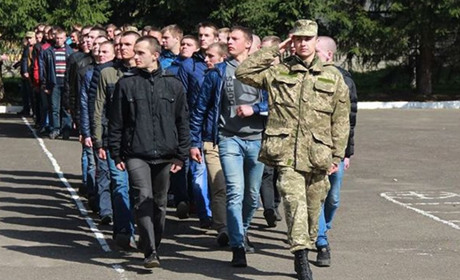 Служба почекає. Весняний призов перенесли на літо
