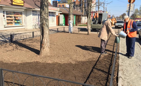 Замість базарного "п’ятачка" біля вокзалу розбили клумбу