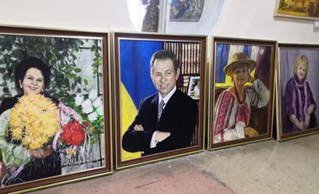 Художник Віктор Ковтун подарував Шосткинському Арт-Центру чотири нових картини