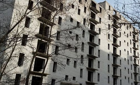 Шосткинці знову ризикують життям у недобудові по вулиці Свемівській