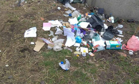 Понад 1000 грн. штрафу загрожує жінці за викинуте на березі річки сміття