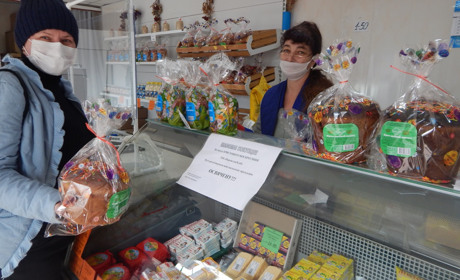 У Переяславі паски почали продавати за тиждень до Великодня. Ми дізналися ціни
