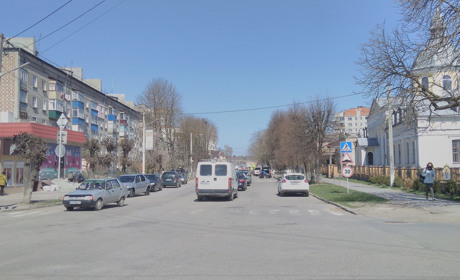 Бар на карантині: фоторепортаж з центральних вулиць міста