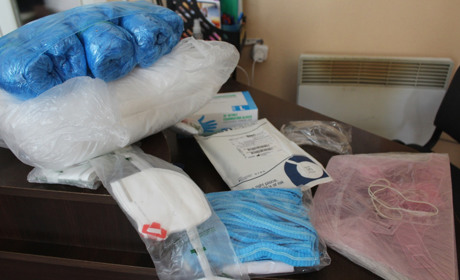 Троїцькі медики забезпечені засобами захисту від рукавичок до захисних комбінезонів  