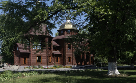 Масковий режим та дотримання дистанції: як у добропільських храмах святкуватимуть Великдень