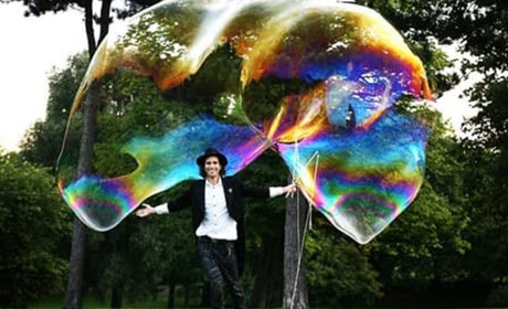 В Троїцькому Будинку школярів з'явився набір для шоу мильних бульбашок