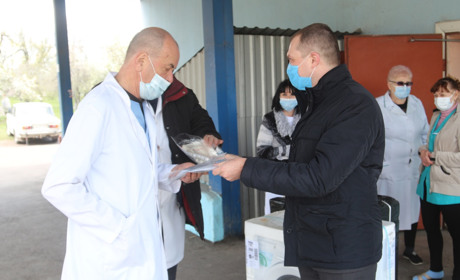 Добропільська лікарня отримала від волонтерів дві пральні машини