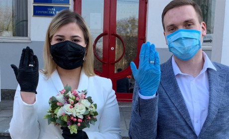 Регистрация брака в Измаиле во время карантина: в масках, перчатках и без родственников