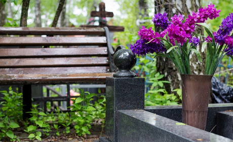 Поминальная неделя. Родных надо помянуть. Но – дома, а не на кладбищах и молитвой, а не водкой